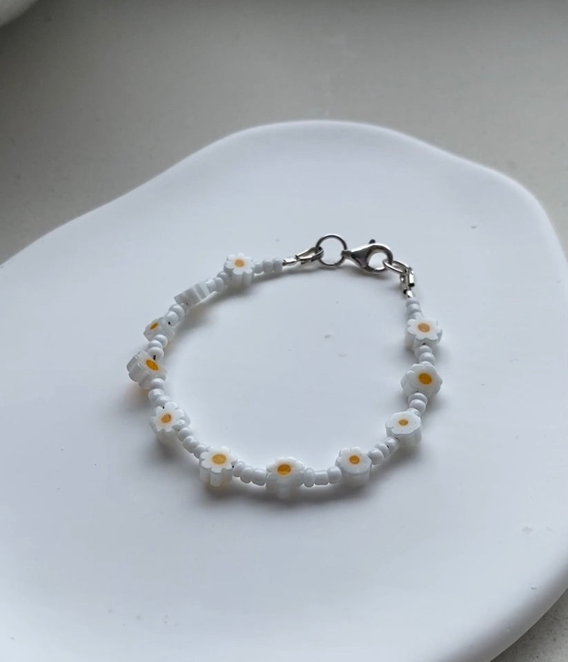 Daisy bracelet