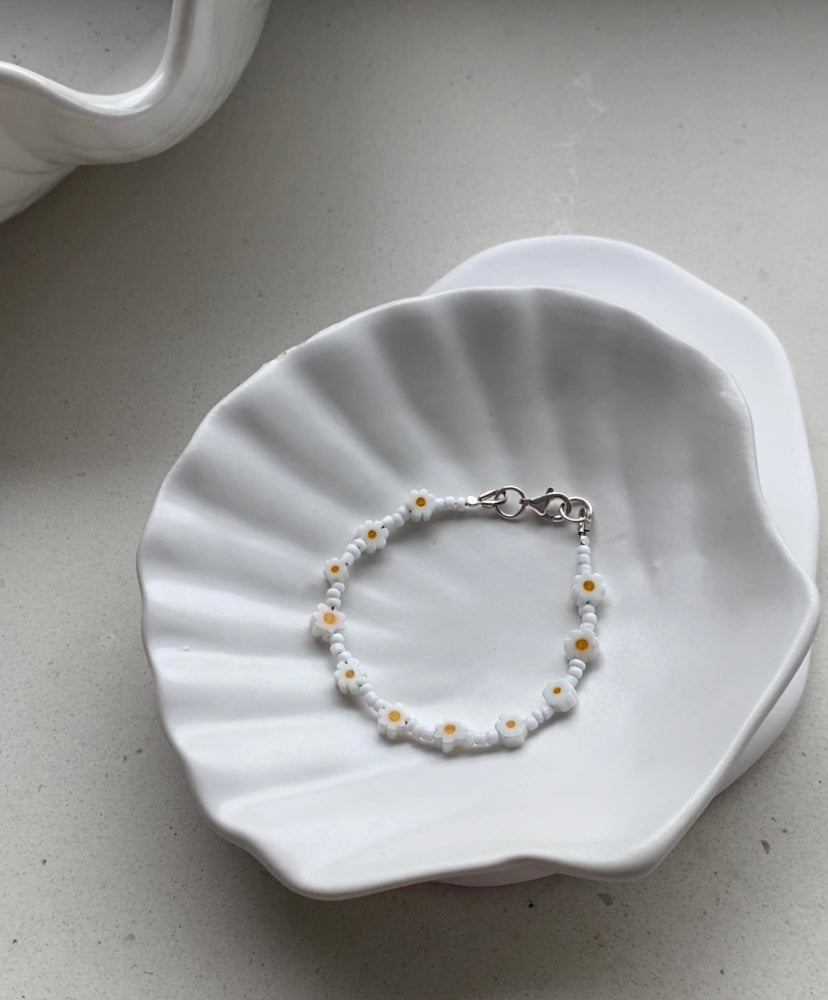 Daisy bracelet