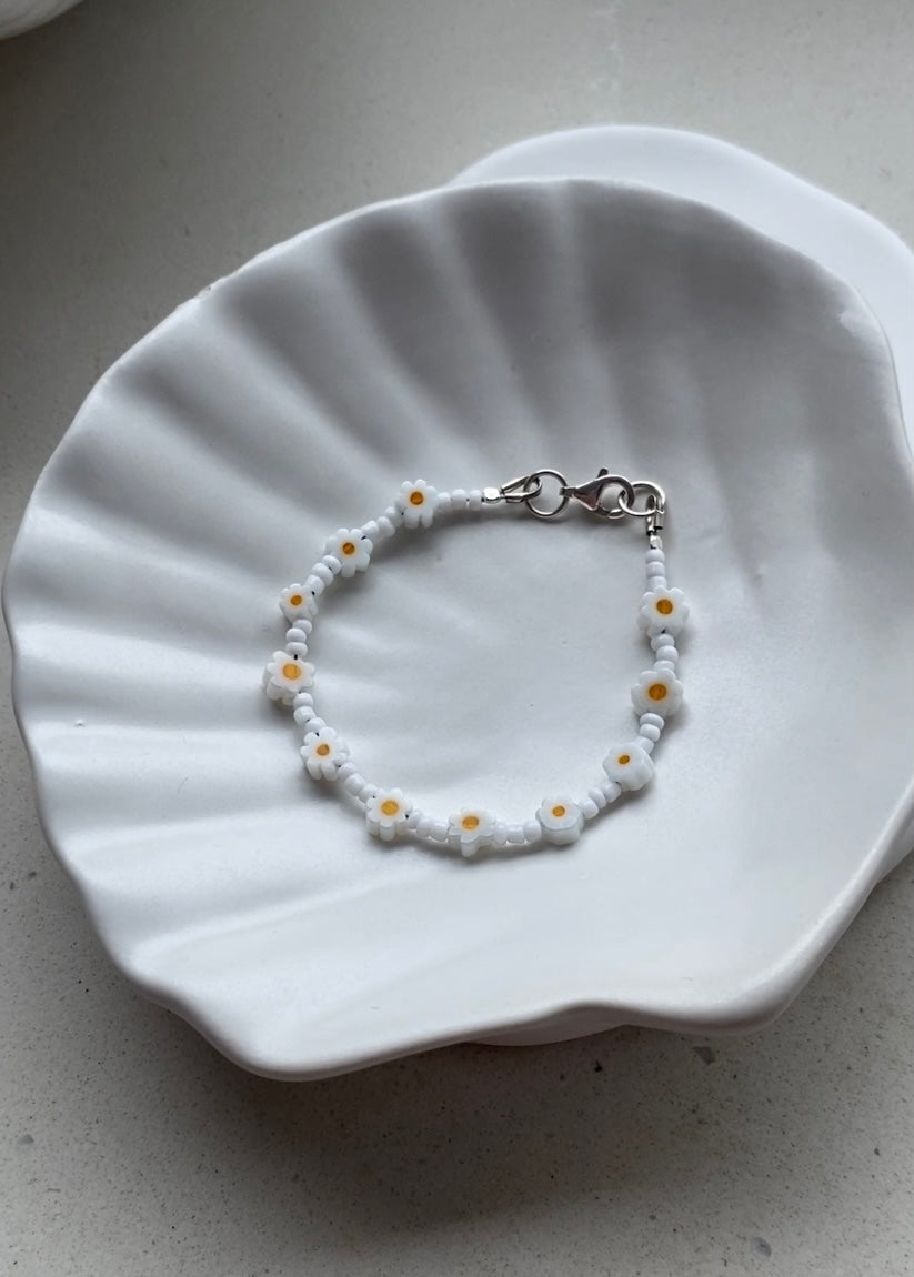Daisy bracelet